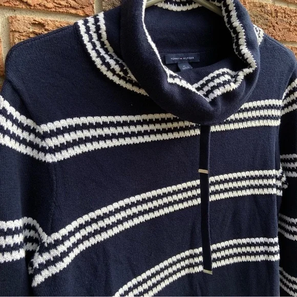 Tommy Hilfiger Navy and White Striped Sweater Like New Size Medium - Picture 3 of 9